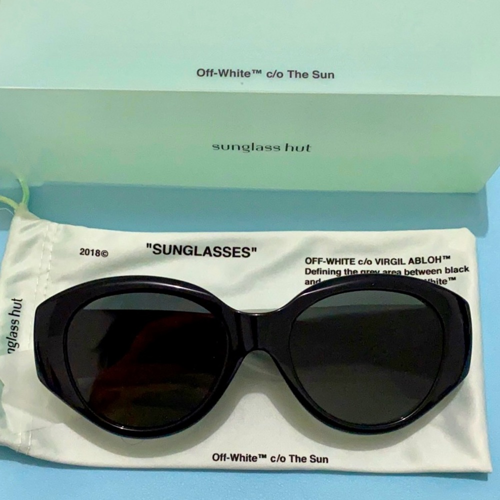OFF-WHITE x SUNGLASS HUT GLASSES